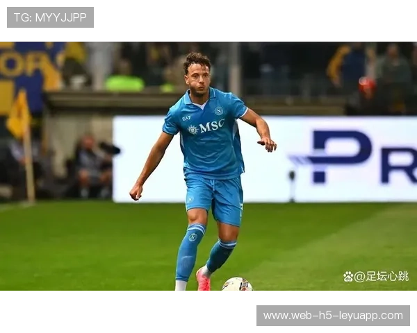 AC米兰年轻防线：托莫里与后备中卫练习区域盯人