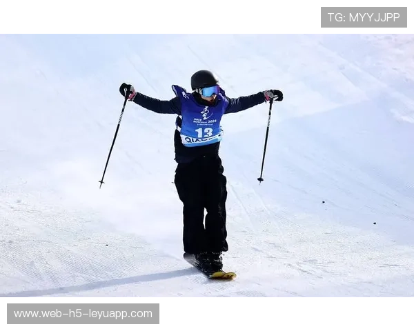 滑雪跳台惊现命悬一线着陆，选手吓到腿软
