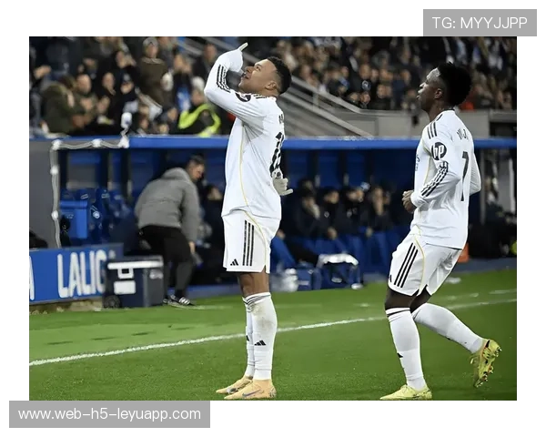 贝林厄姆中场断球后助攻姆巴佩，法国前锋反越位破门